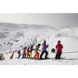 6 días Forfait + 15 hrs Clases Colectivas + 6 Menús + 6 días Alquiler Material - Paquete Predefinido en ANDORRA LA VELLA