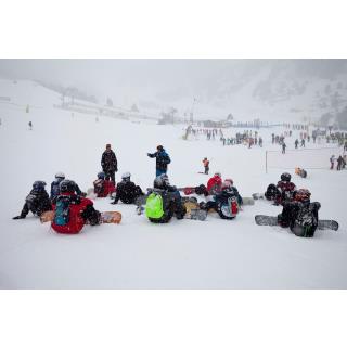 Classes col·lectives infantils 4 dies - Snowboard - Mig dia - De 6 a 11 anys - Classes en ANDORRA LA VELLA