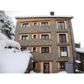 Apartamentos Arinsal 3000 - Accommodation in ARINSAL